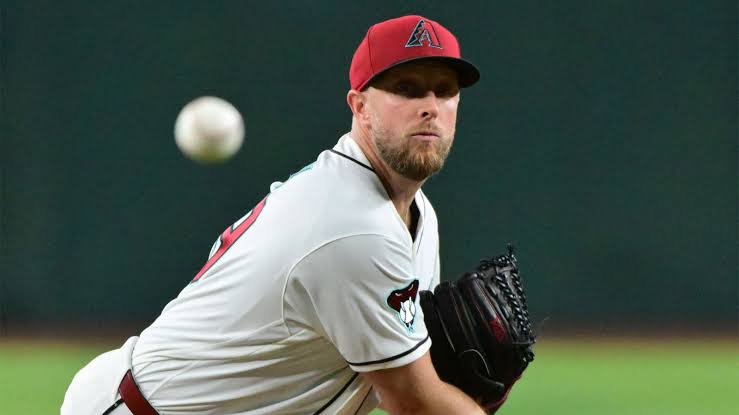 Diamondbacks Pitcher Accuses Cubs Coach of Relaying Signs, Calls It ‘Bush League’