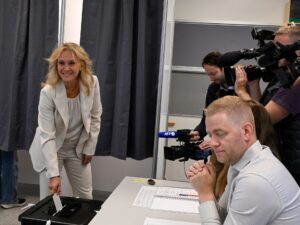 Vote count under way in Iceland’s knife