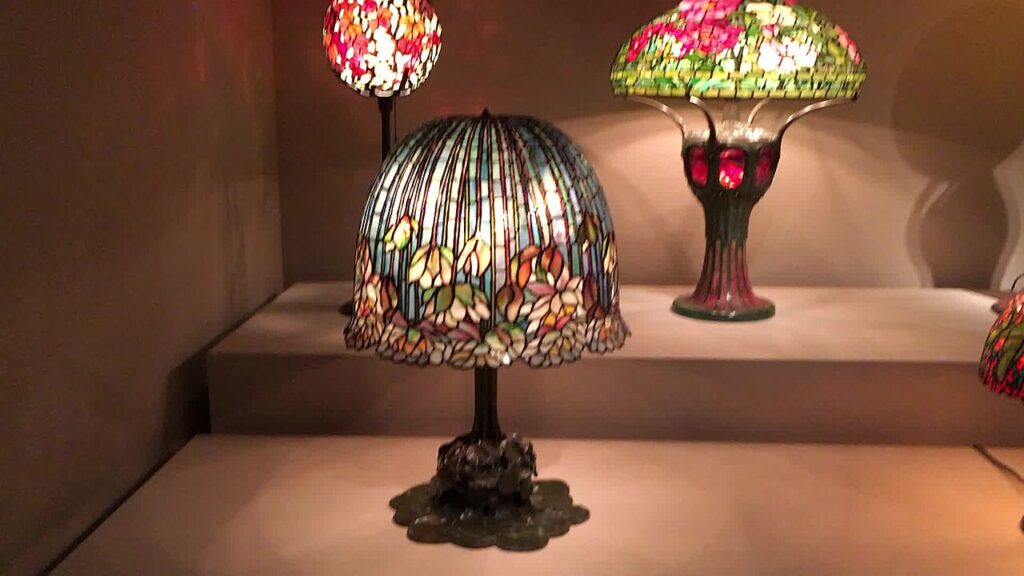 Barbra Streisand's $55,000 Tiffany Lamp Sold for $717,500