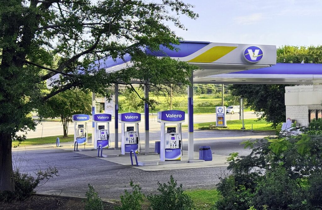 The $4 Gas Ceiling: The Unofficial Tax of Middle East Brinkmanship