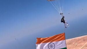 65 Skydivers Set Guinness World Record Jumping With National Flags Over Libya