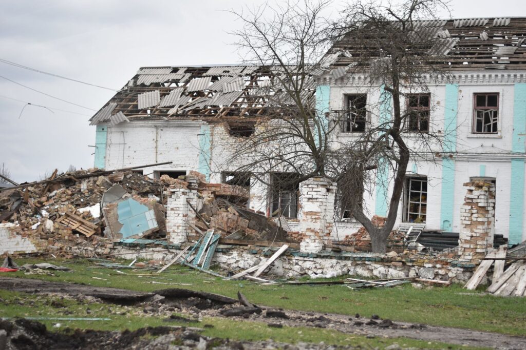 More than 600 structures lost as tens of thousands evacuate in Washington state wildfires
