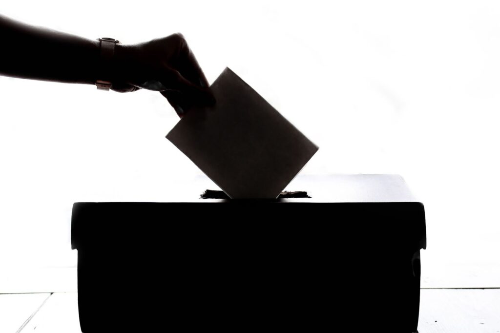 First polls close as socialist insurgents eye Midwest gains in Dem civil war