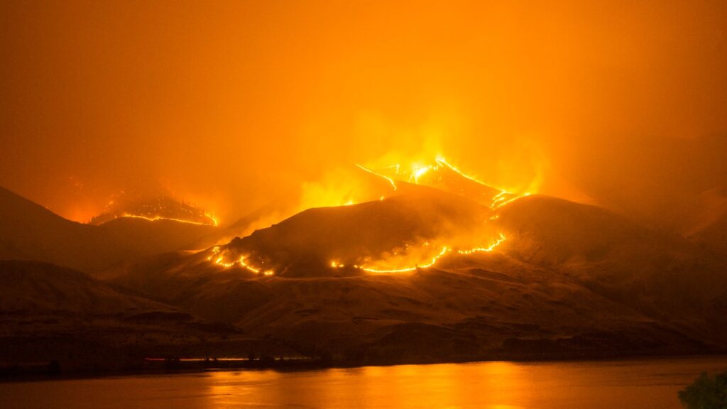 Washington state wildfires force 60,000 people to evacuate homes