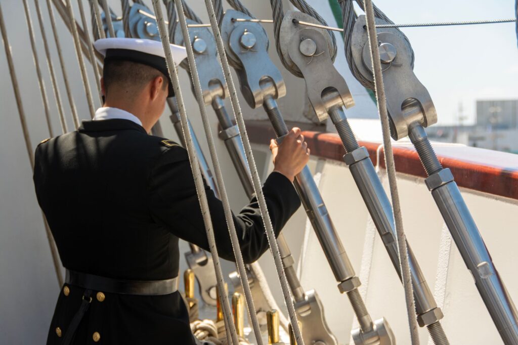 Top Admiral Praises Sailors but Concedes Hardships After Visit to U.S.S. Lincoln