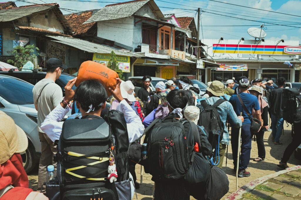 Thousands evacuate after Indonesia quake kills 51, cuts roads