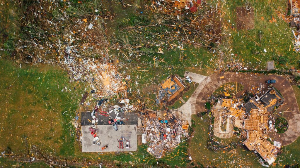 Deadly storms and tornadoes slam Midwest, leaving hundreds of thousands without power