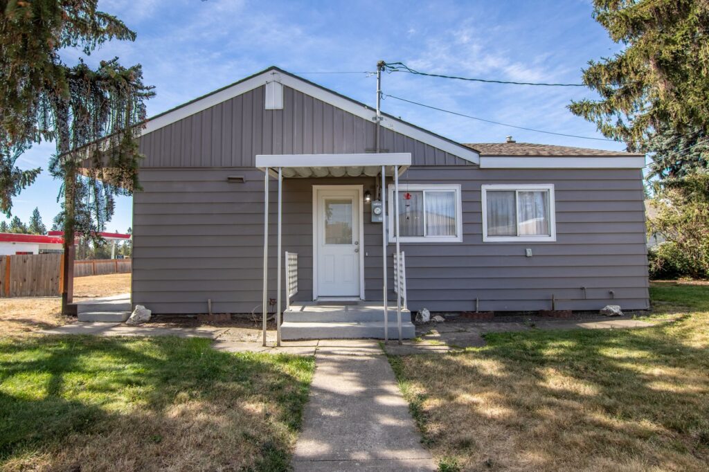 PHOTOS: In Spokane, residents return to what remains of their homes