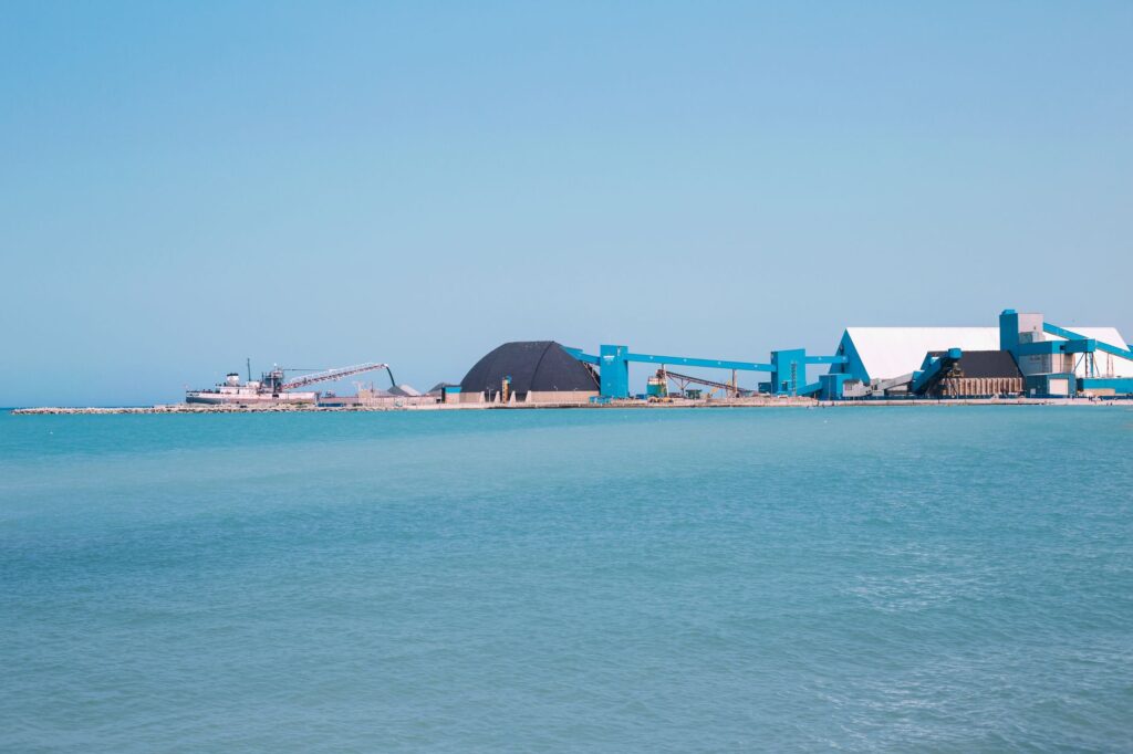 U.S. strikes Iran to prevent Hormuz mine threat