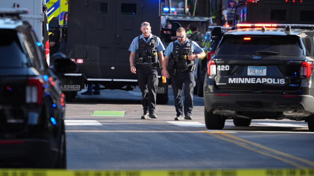 1 dead, 2 officers among 6 wounded in downtown Minneapolis shooting