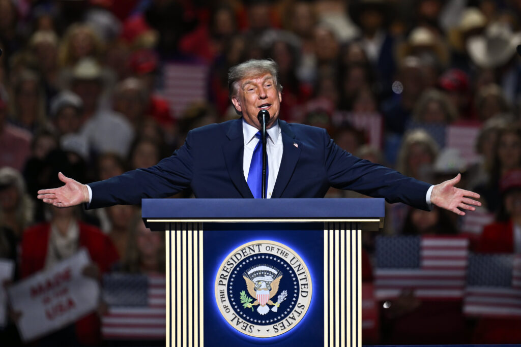 Trump promises $5,000 ‘dividend’ to U.S. citizens if Republicans win midterms
