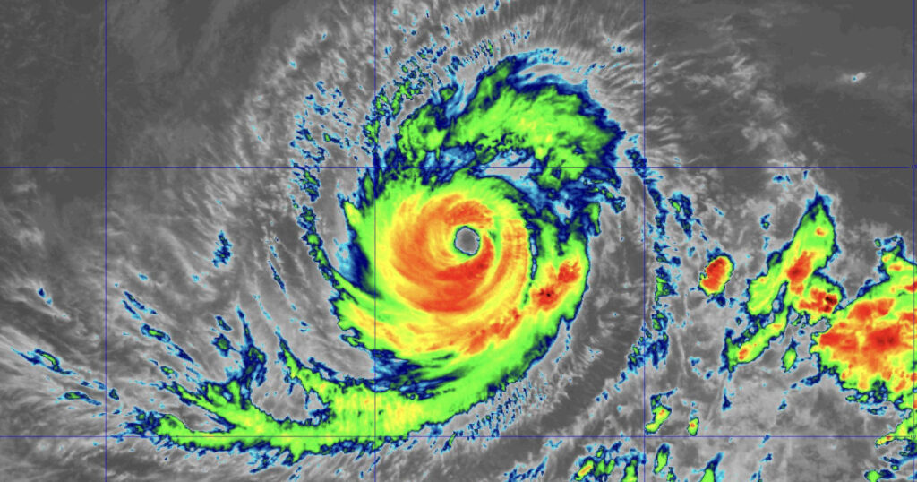 Hurricane Lowell menaces Hawaiian Islands with life-threatening surf