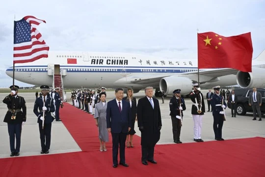 A B-2 Bomber Overhead, Eight Tech CEOs at the Table: Trump Pulls Out All the Stops for Xi Jinping