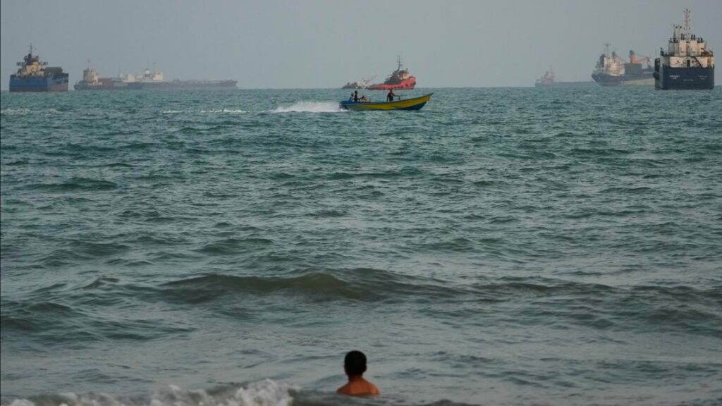 US Military Strikes Three Iranian Oil Tankers After Alleged Missile Attack on Navy Warships