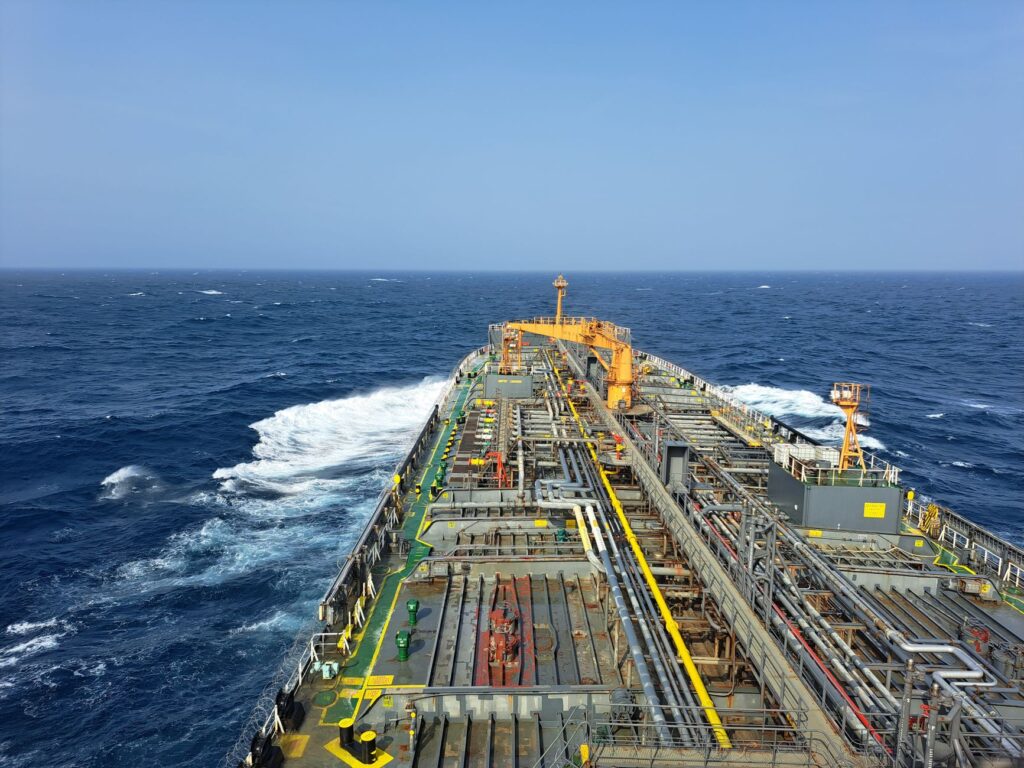 Iran and US hit tankers in biggest wave of attacks on shipping since war began