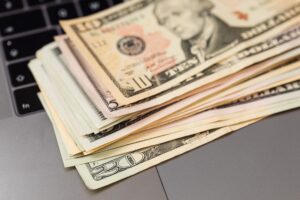 Former labor secretary misused funds and drank on the job, report finds
