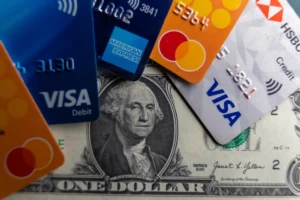 Big Banks Say Americans Are Still Spending and Paying Their Card Bills. Card Debt Is Up 7% at JPMorgan.